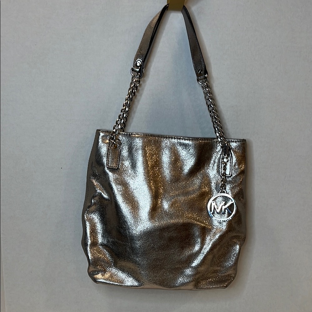 Michael Kors Silver Jet Set Shoulder Bag with Chain Detailing